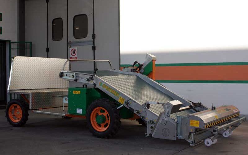 Самохідний електричний комбайн для збору салатів Ortomec Herbex 8400